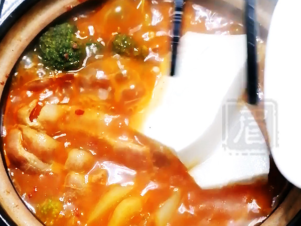 熱乎乎的泡菜鍋，驅寒還管飽！的做法-酸辣味煮菜譜