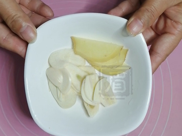 熱乎乎的泡菜鍋，驅寒還管飽！的做法-酸辣味煮菜譜