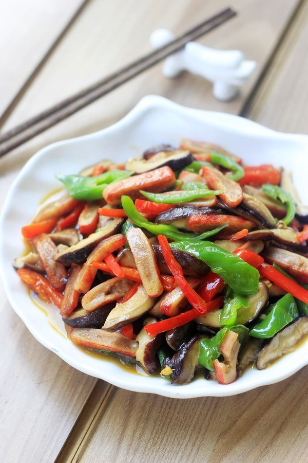 香菇炒蟹排的做法-家常味炒菜譜-易網(wǎng)健康養(yǎng)生網(wǎng) 香菇炒蟹排的做法-家常味炒菜譜