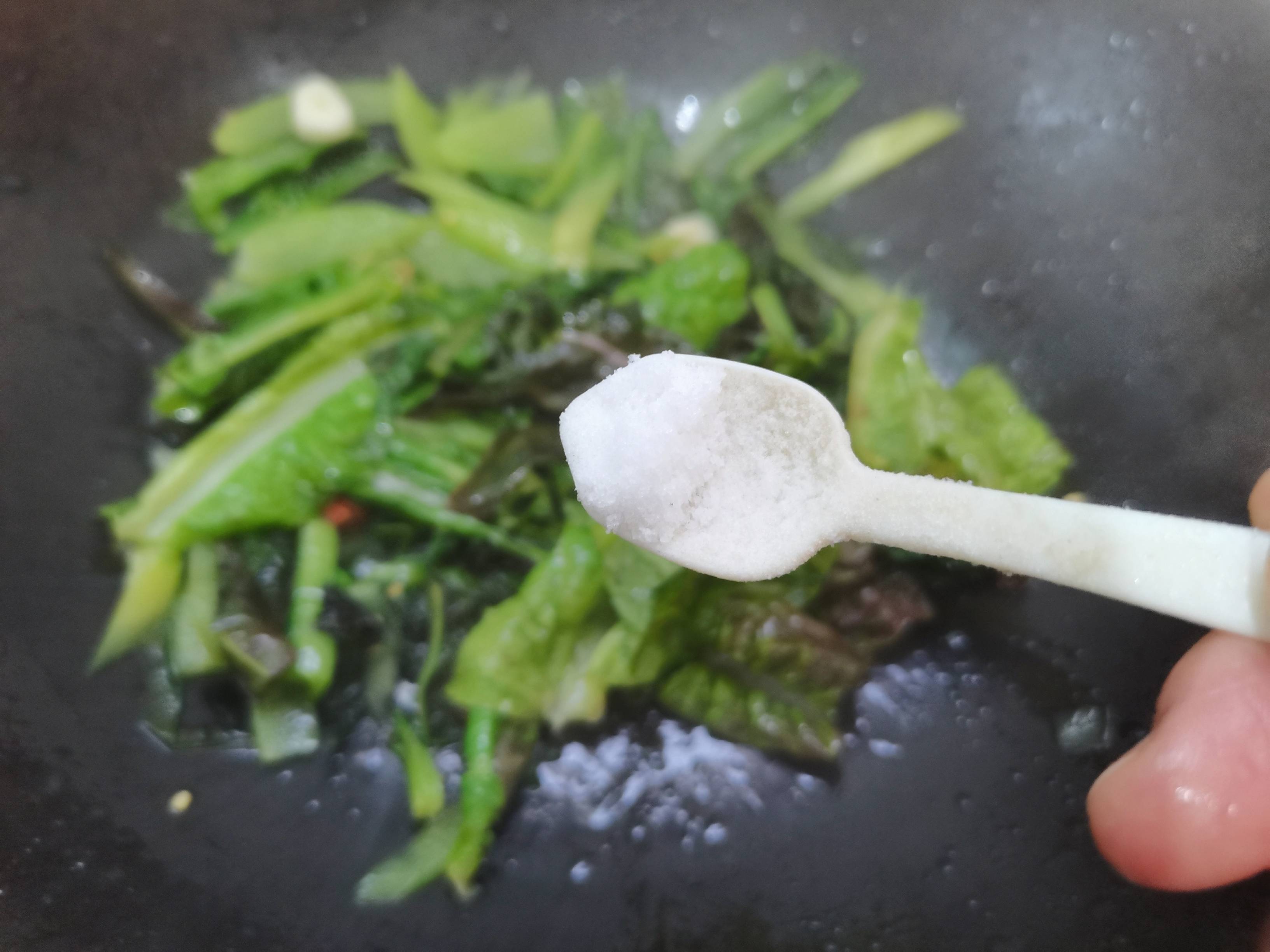 家常菜“清炒萵筍葉”的做法-家常味炒菜譜