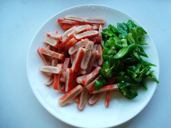 香菇炒蟹排的做法-家常味炒菜譜-易網(wǎng)健康養(yǎng)生網(wǎng) 香菇炒蟹排的做法-家常味炒菜譜