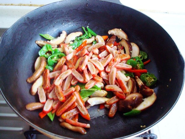 香菇炒蟹排的做法-家常味炒菜譜-易網(wǎng)健康養(yǎng)生網(wǎng) 香菇炒蟹排的做法-家常味炒菜譜