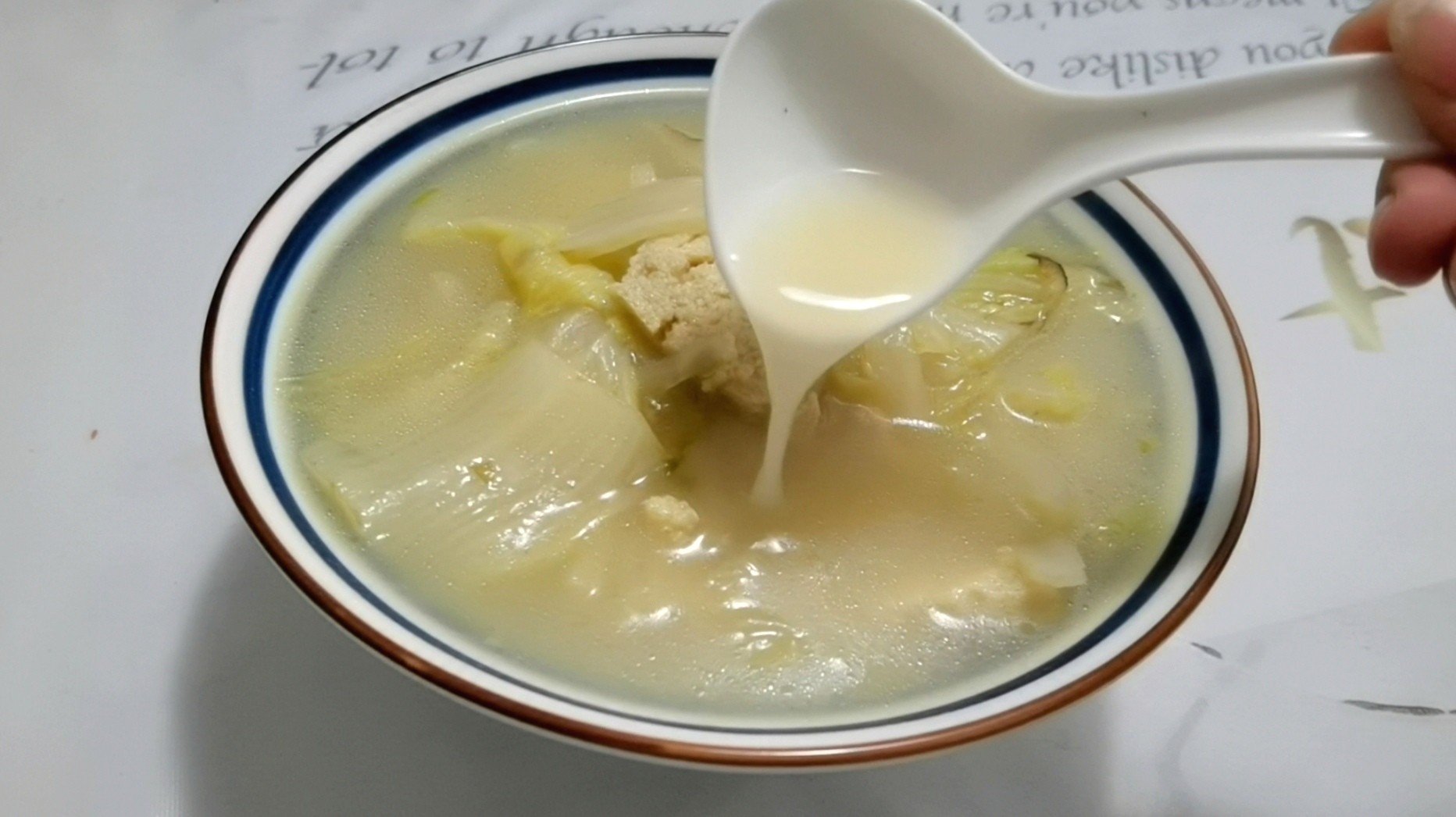 湯汁奶白的白菜燉凍豆腐的做法-家常味燉菜譜-易網健康養生網 湯汁奶白的白菜燉凍豆腐的做法-家常味燉菜譜