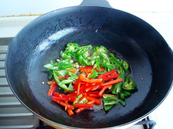 香菇炒蟹排的做法-家常味炒菜譜-易網(wǎng)健康養(yǎng)生網(wǎng) 香菇炒蟹排的做法-家常味炒菜譜