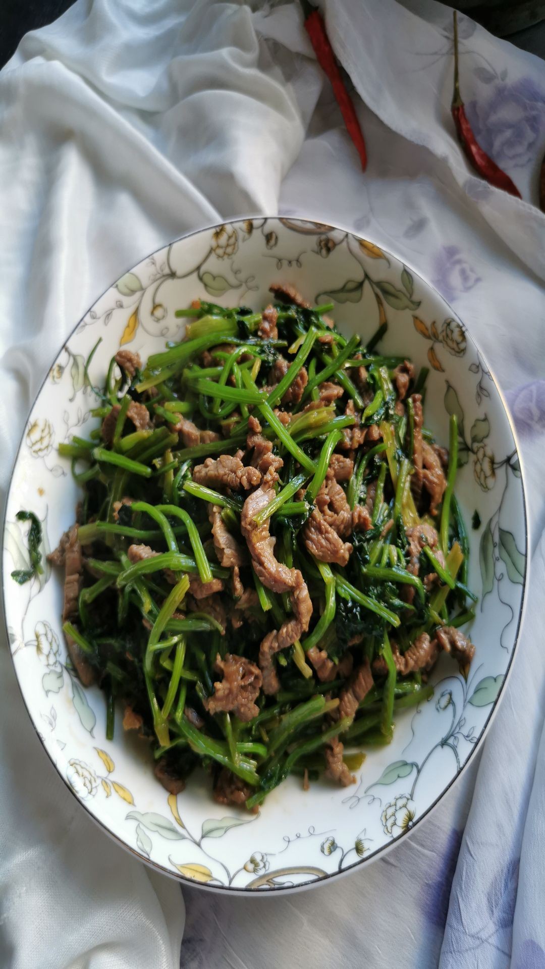 香菜炒牛肉的做法-家常味炒菜譜-易網健康養生網 香菜炒牛肉的做法-家常味炒菜譜