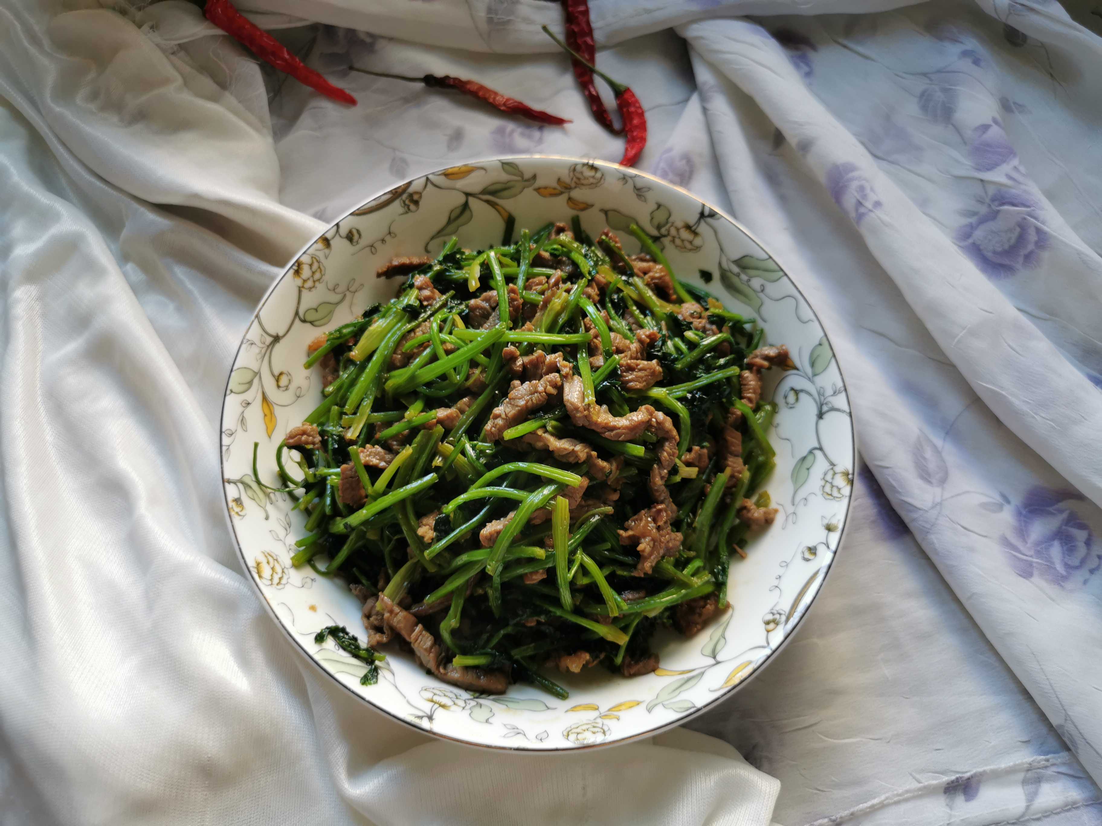 香菜炒牛肉的做法-家常味炒菜譜-易網健康養生網 香菜炒牛肉的做法-家常味炒菜譜