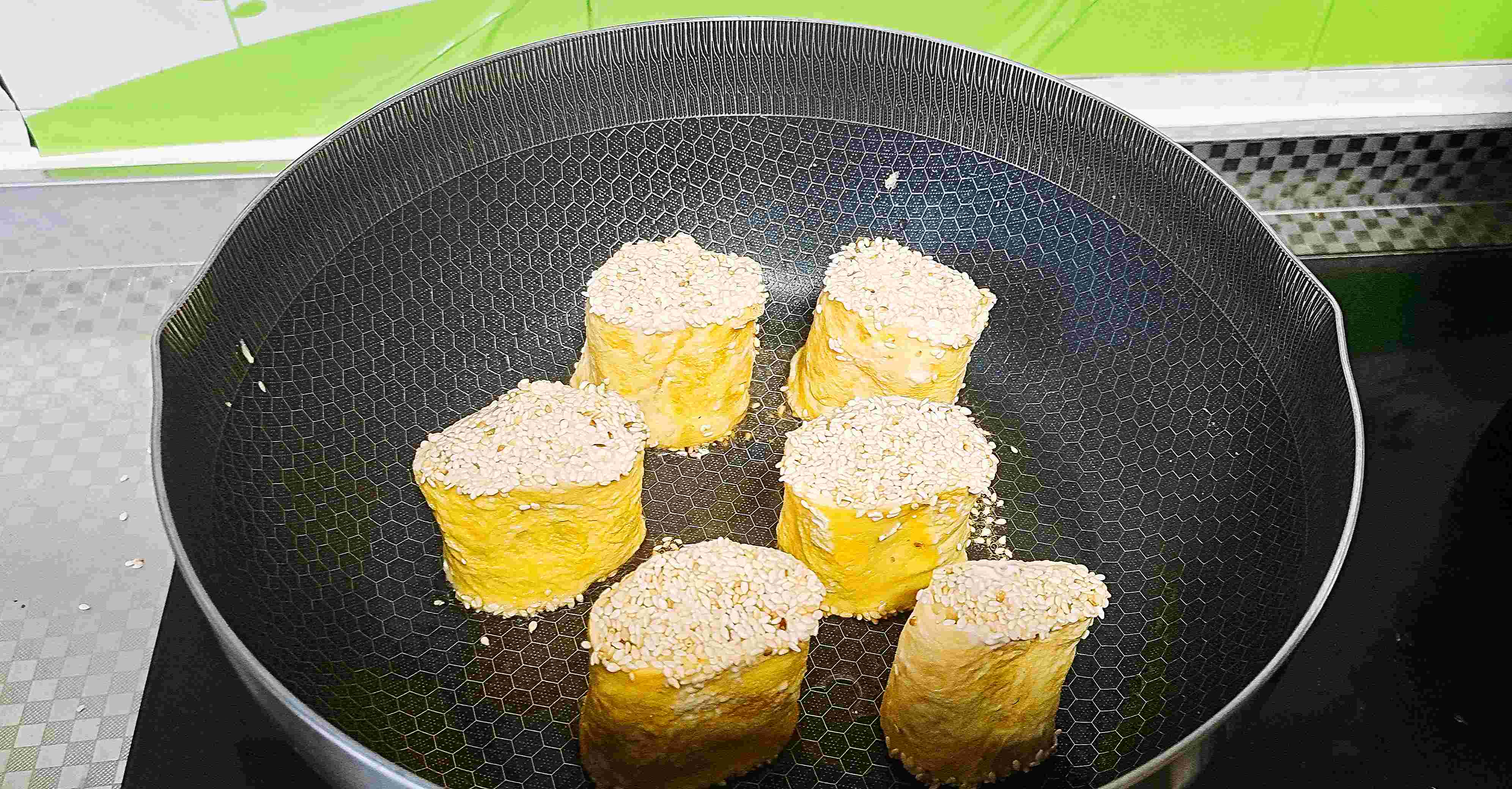 土豆的高大上做法,春節家宴備受歡迎…土豆泥黃金卷的做法-咸鮮味其它工藝菜譜-易網健康養生網 土豆的高大上做法,春節家宴備受歡迎…土豆泥黃金卷的做法-咸鮮味其它工藝菜譜