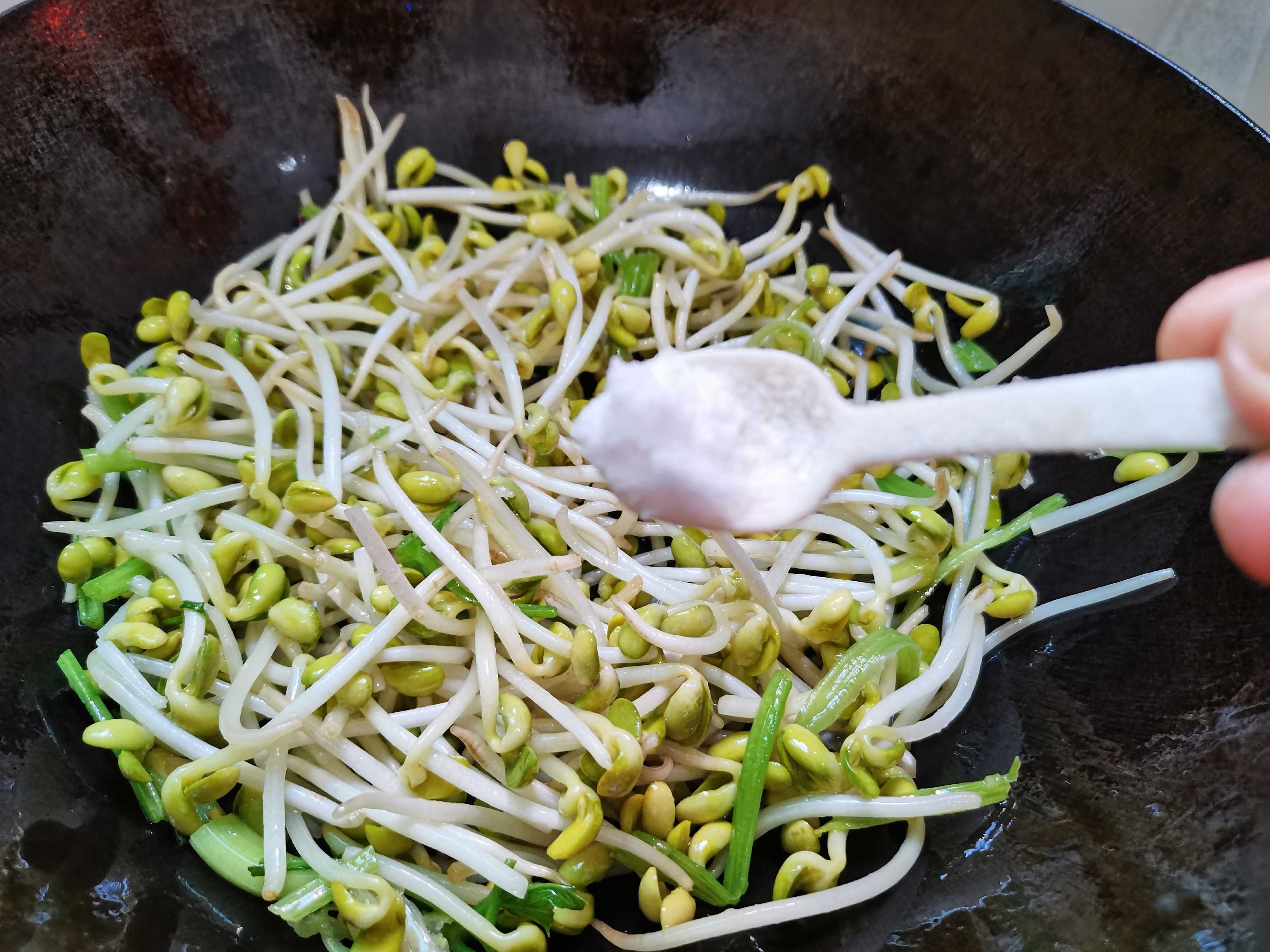 家常菜“清炒黃豆芽”的做法-家常味炒菜譜