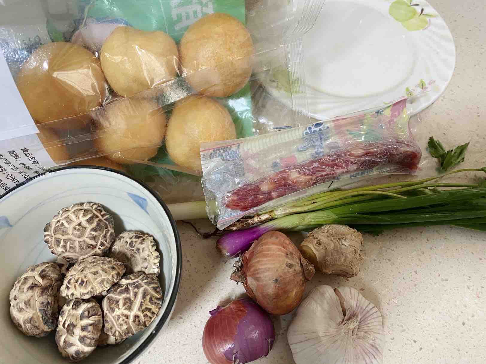 砂鍋雞煲的做法-咸鮮味砂鍋菜譜-易網<a href=http://www.aoa7937.com/ target=_blank class=infotextkey>健康養生</a>網 砂鍋雞煲的做法-咸鮮味砂鍋菜譜