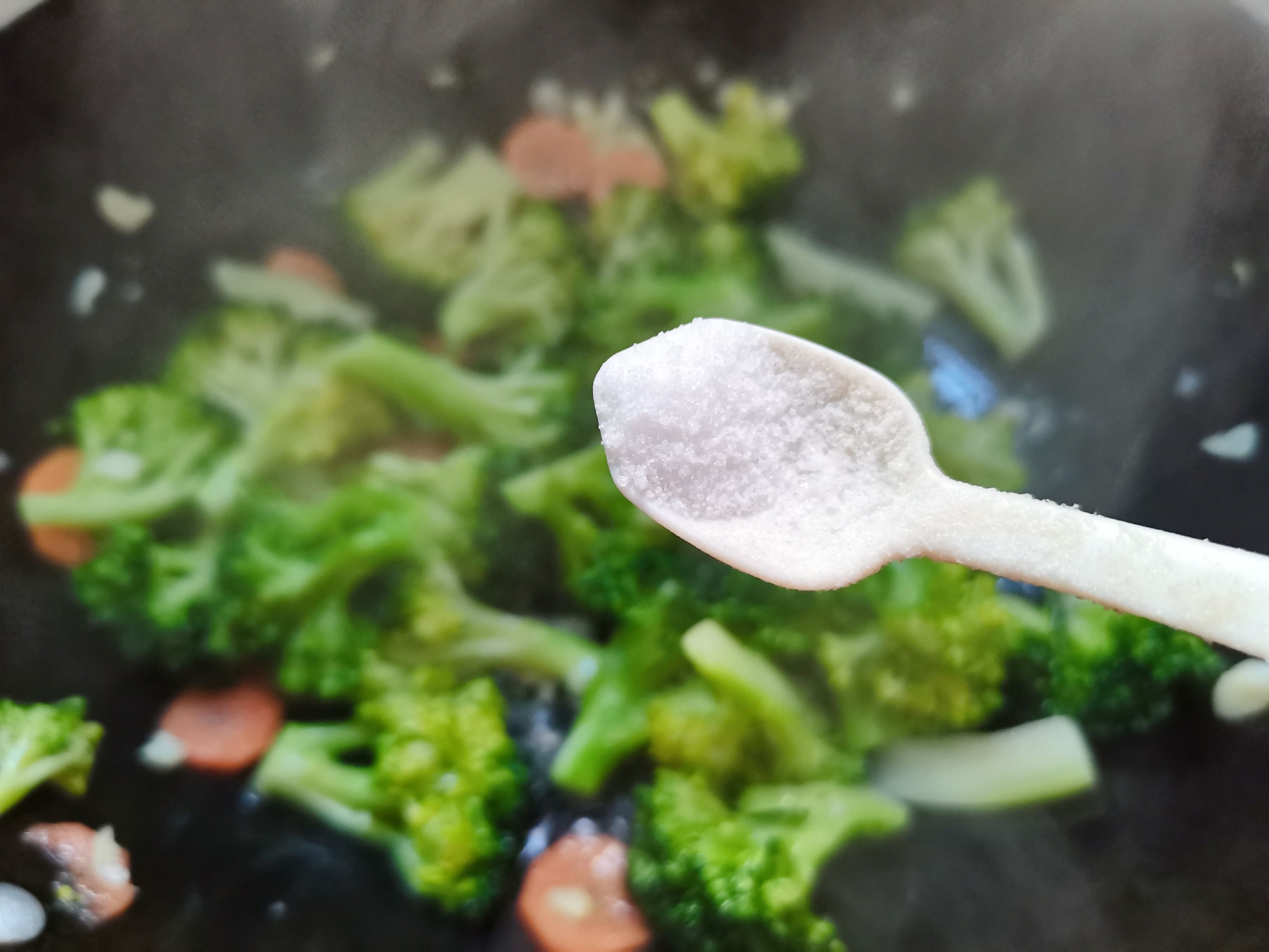 蒜蓉西蘭花的做法-家常味炒菜譜