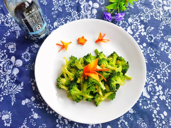素菜西蘭花的做法-家常味炒菜譜-易網健康養生網 素菜西蘭花的做法-家常味炒菜譜