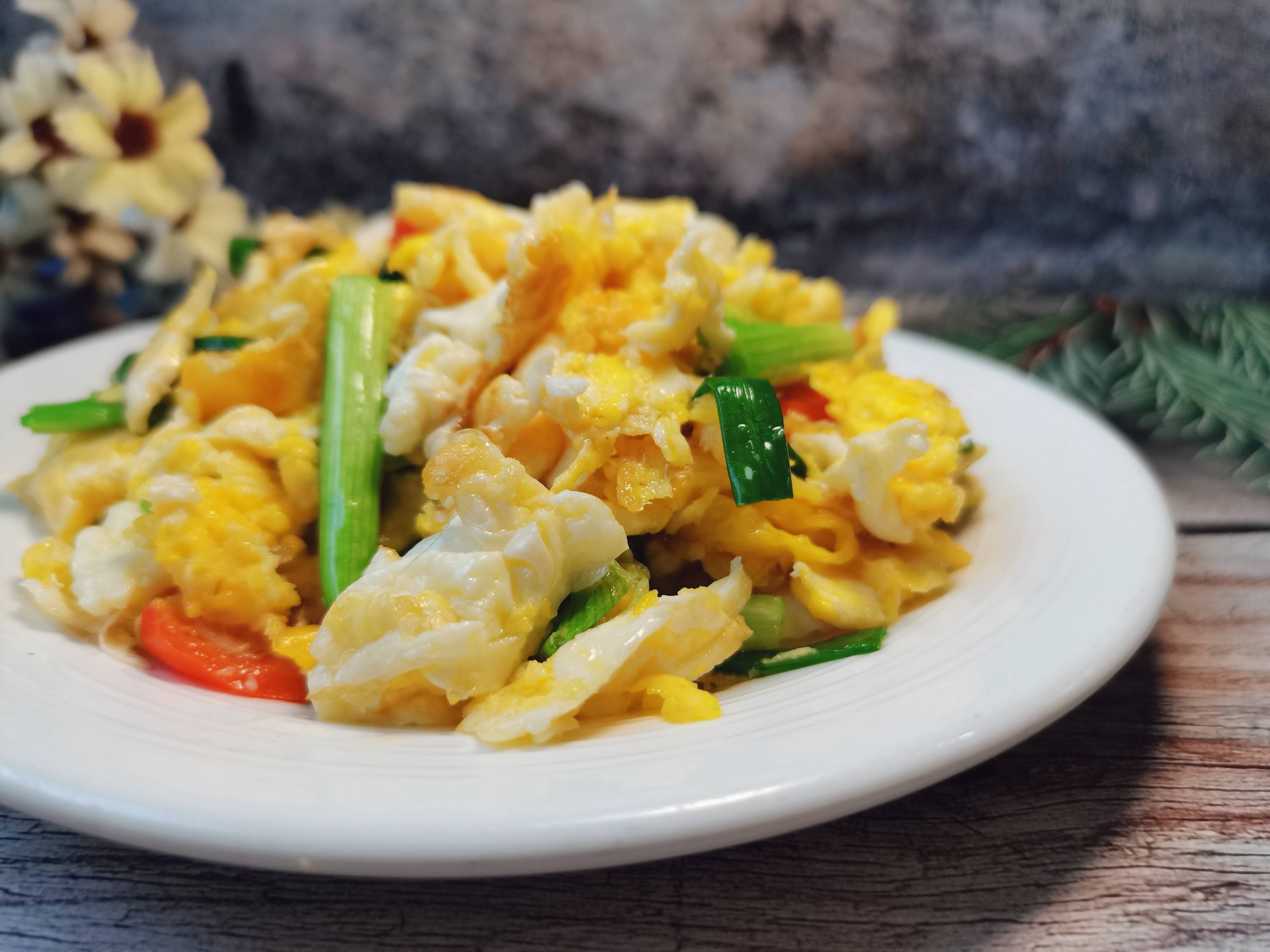 小蔥炒雞蛋，簡(jiǎn)單又快手的一道快手菜的做法-家常味炒菜譜