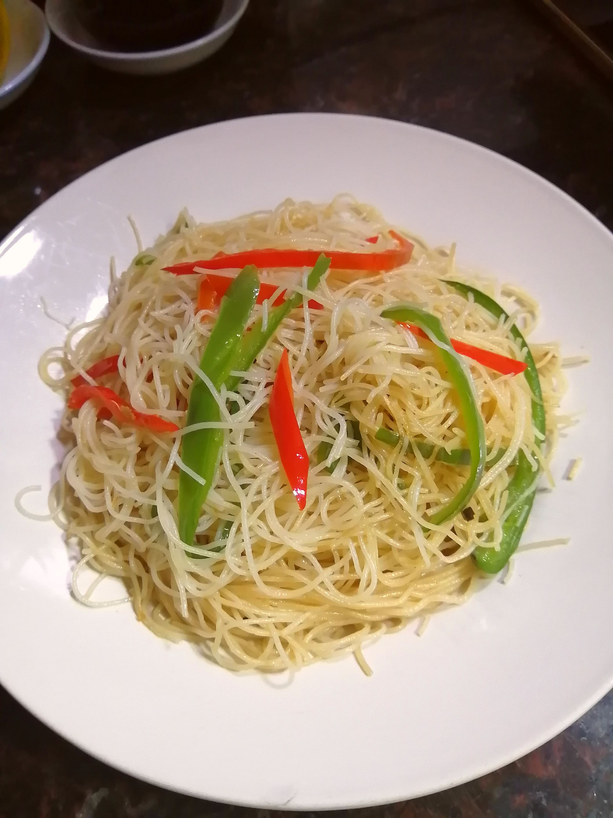 辣椒炒米粉的做法-家常味炒菜譜-易網健康養生網 辣椒炒米粉的做法-家常味炒菜譜