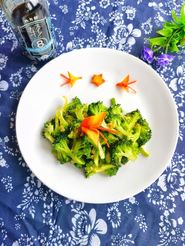 素菜西蘭花的做法-家常味炒菜譜-易網健康養生網 素菜西蘭花的做法-家常味炒菜譜