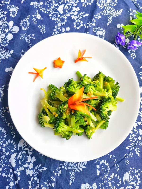 素菜西蘭花的做法-家常味炒菜譜-易網健康養生網 素菜西蘭花的做法-家常味炒菜譜