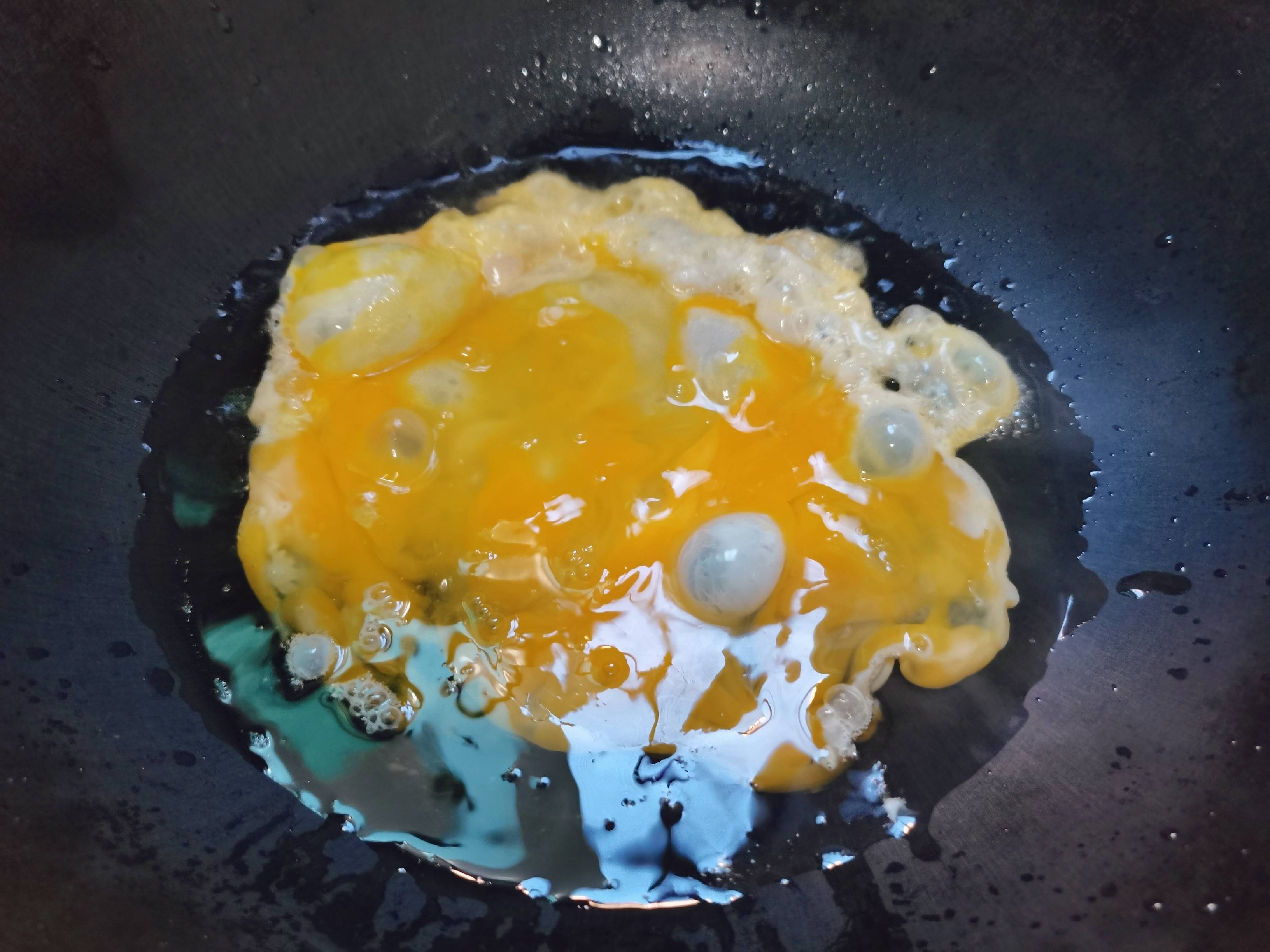 小蔥炒雞蛋，簡(jiǎn)單又快手的一道快手菜的做法-家常味炒菜譜