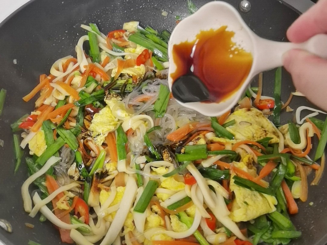 年夜飯素菜也出彩-杏鮑菇炒合菜,闔家歡樂吃著超下飯的做法-香辣味炒菜譜-易網健康養生網 年夜飯素菜也出彩-杏鮑菇炒合菜,闔家歡樂吃著超下飯的做法-香辣味炒菜譜