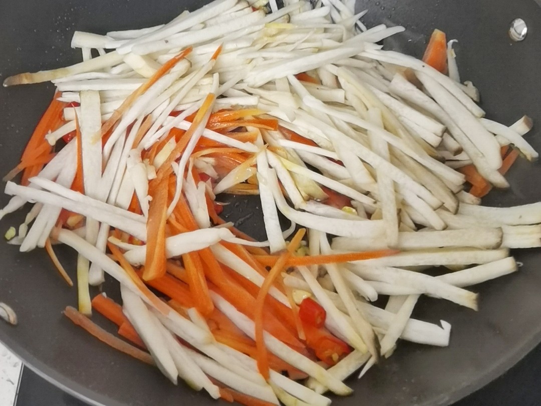 年夜飯素菜也出彩-杏鮑菇炒合菜,闔家歡樂吃著超下飯的做法-香辣味炒菜譜-易網健康養生網 年夜飯素菜也出彩-杏鮑菇炒合菜,闔家歡樂吃著超下飯的做法-香辣味炒菜譜