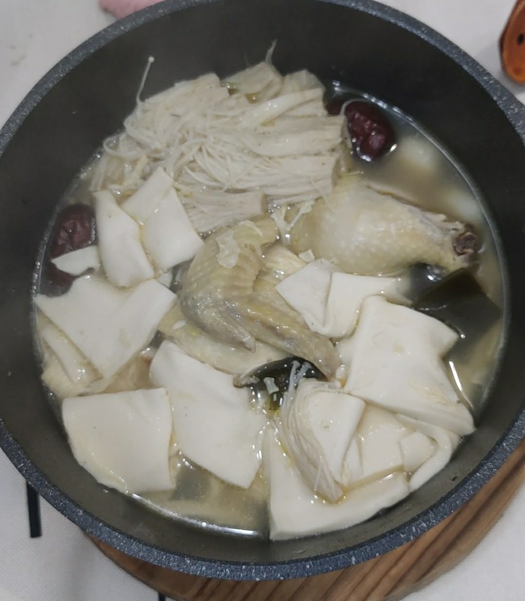 紅棗雞湯火鍋的做法-家常味煮菜譜-易網健康養生網 紅棗雞湯火鍋的做法-家常味煮菜譜