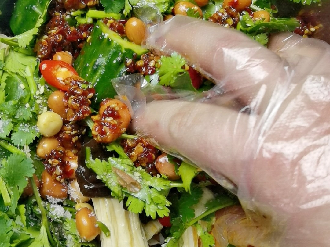 年夜飯涼菜也下飯－拌腐竹，新春宴客吃腐竹得“富足”的做法-酸辣味拌菜譜