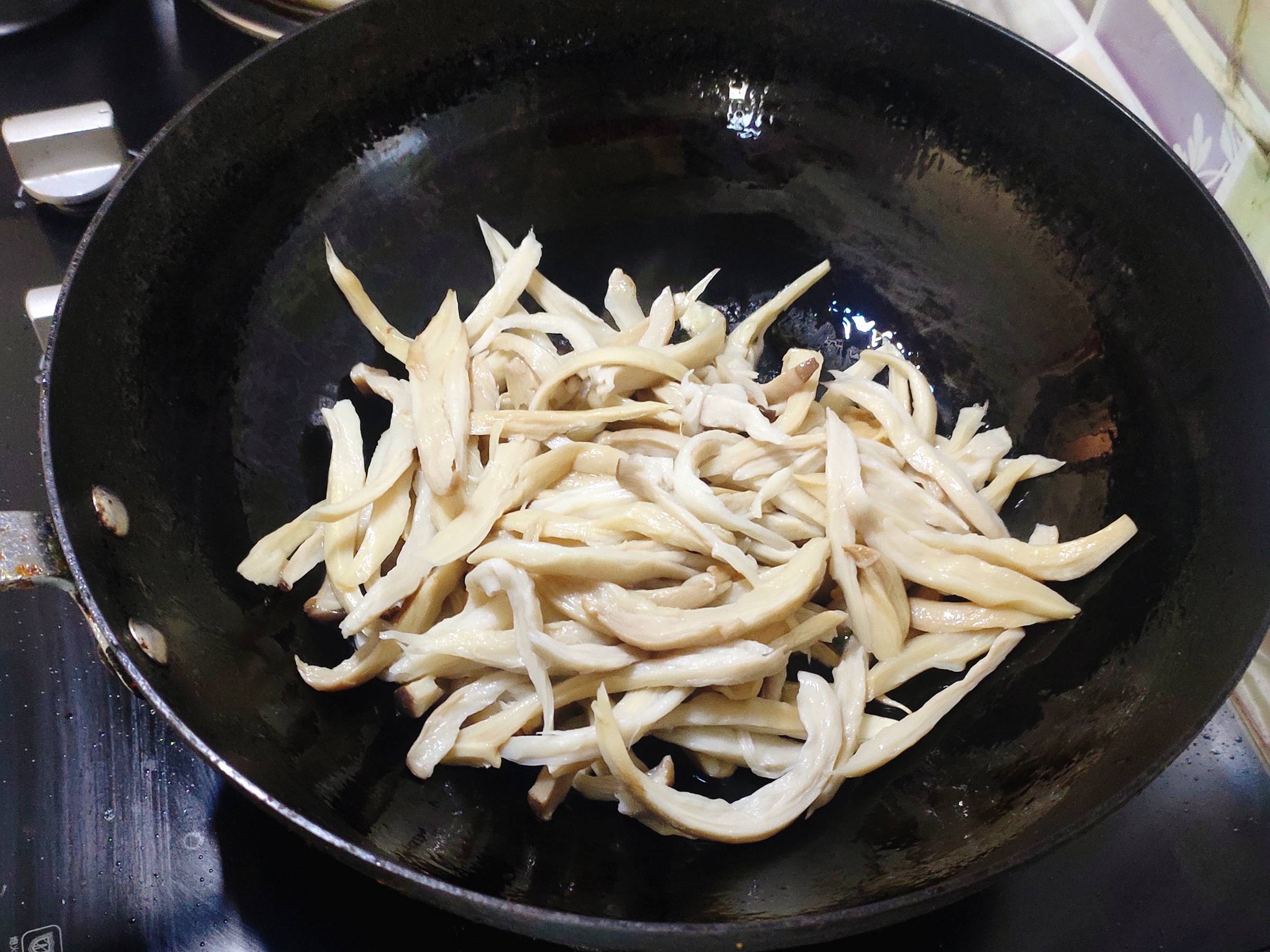 不放一點鹽的煸炒杏鮑菇的做法-咸鮮味炒菜譜