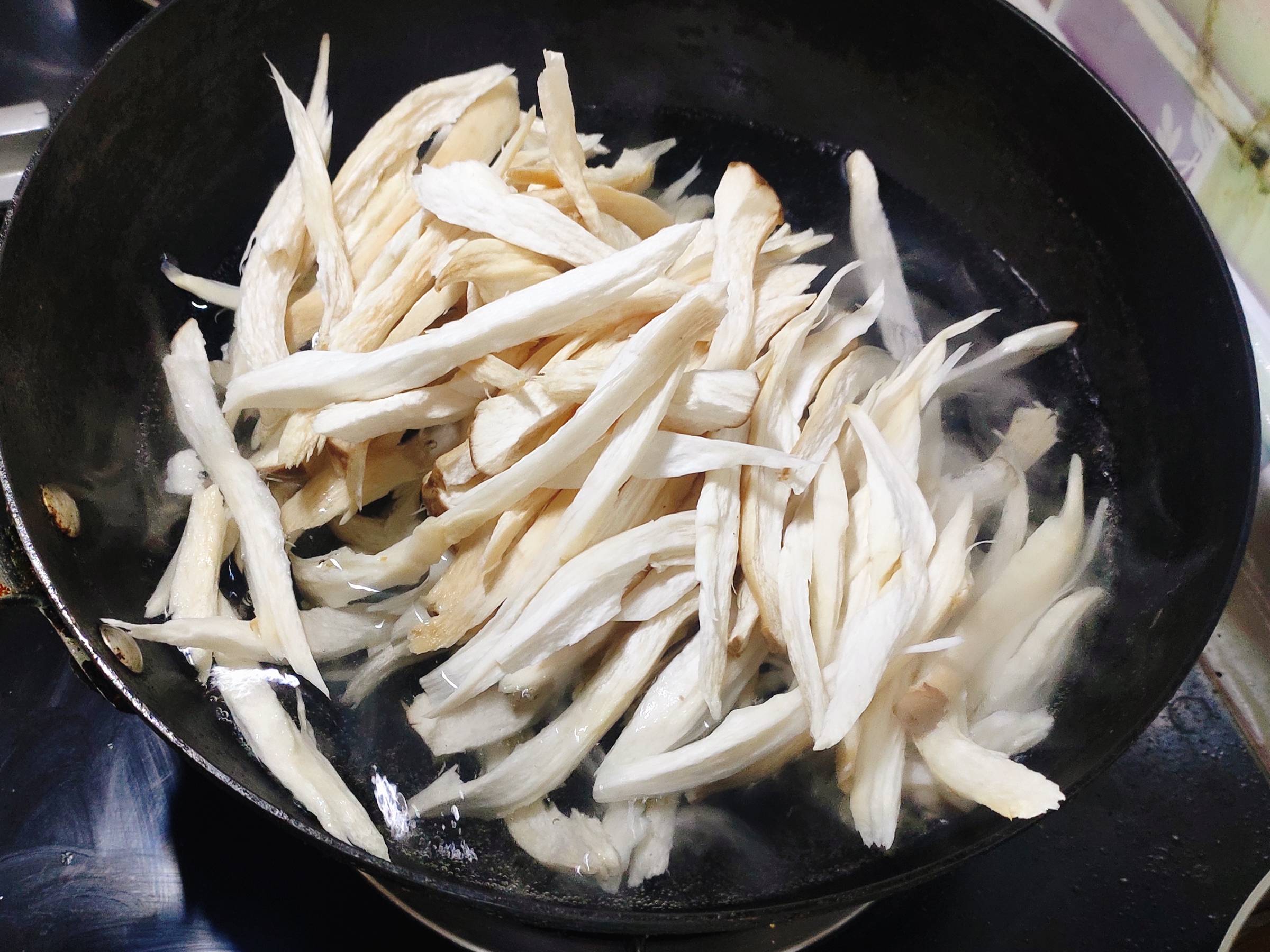 不放一點鹽的煸炒杏鮑菇的做法-咸鮮味炒菜譜