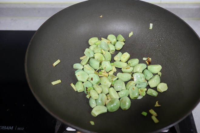 臘八蒜燒肥腸的做法-蒜香味燒菜譜-易網健康養生網 臘八蒜燒肥腸的做法-蒜香味燒菜譜