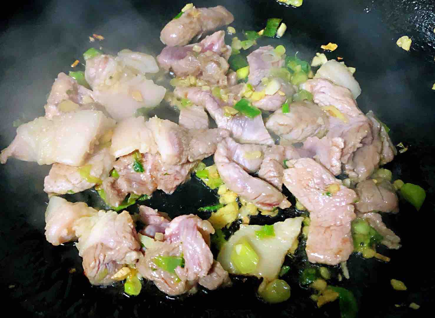 蓮藕炒肉片的做法-咸鮮味炒菜譜-易網(wǎng)健康養(yǎng)生網(wǎng) 蓮藕炒肉片的做法-咸鮮味炒菜譜