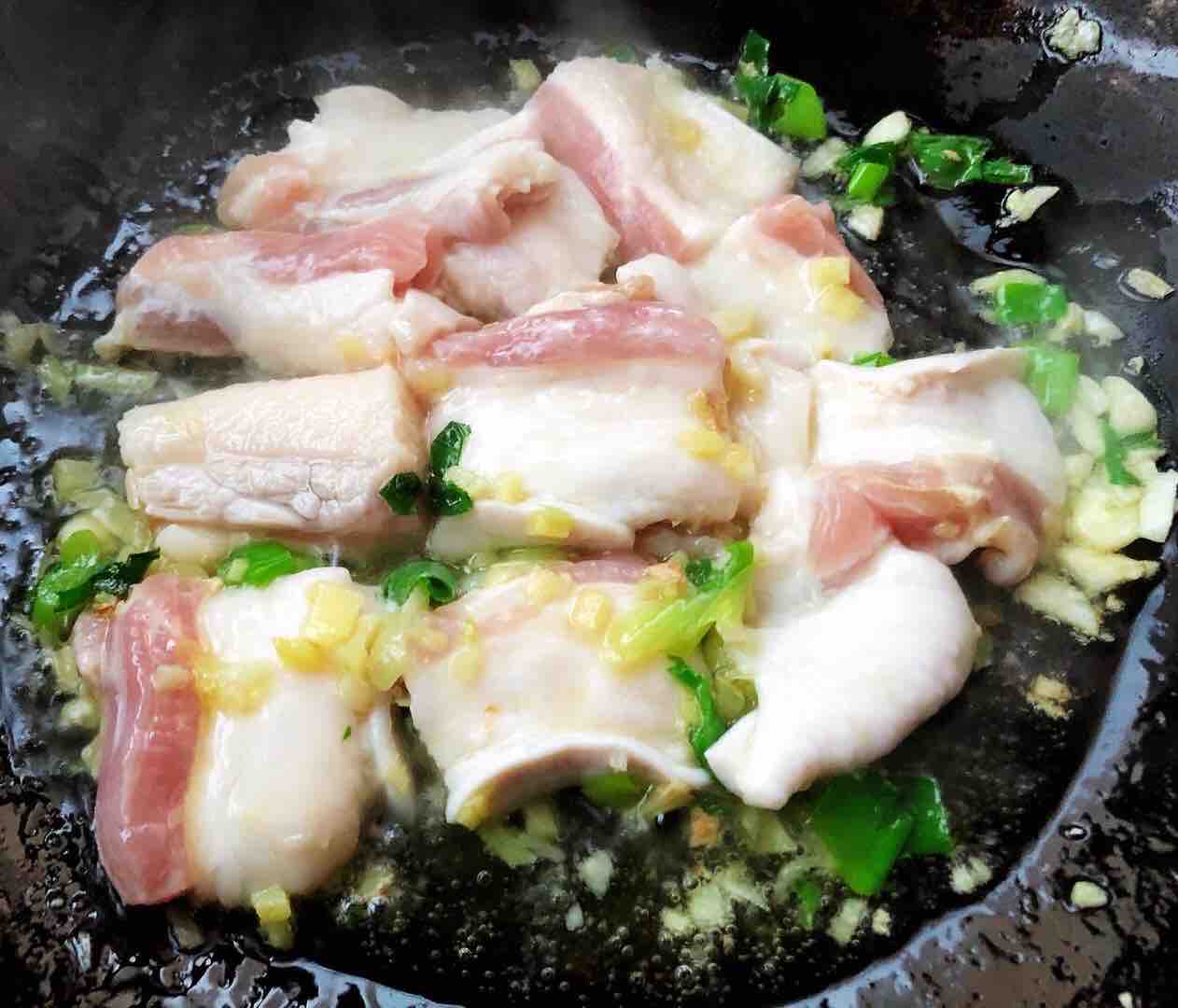 土豆茄子燉五花肉的做法-咸鮮味燉菜譜-易網健康養生網 土豆茄子燉五花肉的做法-咸鮮味燉菜譜