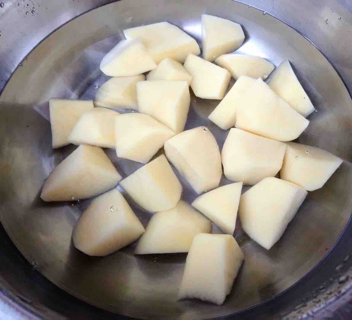 土豆茄子燉五花肉的做法-咸鮮味燉菜譜-易網健康養生網 土豆茄子燉五花肉的做法-咸鮮味燉菜譜