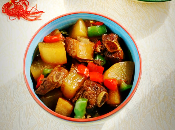 蘿卜燒排骨的做法-家常味燒菜譜-易網(wǎng)健康養(yǎng)生網(wǎng) 蘿卜燒排骨的做法-家常味燒菜譜
