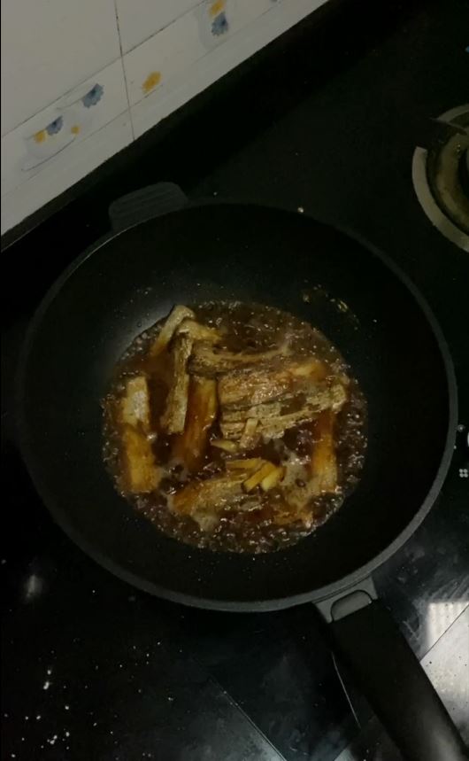 帶魚這樣做，酥脆的連魚骨頭都可以吃的做法-家常味煎菜譜