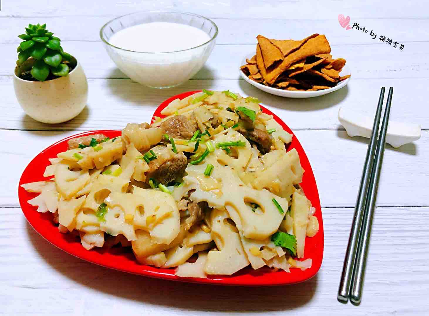 蓮藕炒肉片的做法-咸鮮味炒菜譜-易網(wǎng)健康養(yǎng)生網(wǎng) 蓮藕炒肉片的做法-咸鮮味炒菜譜