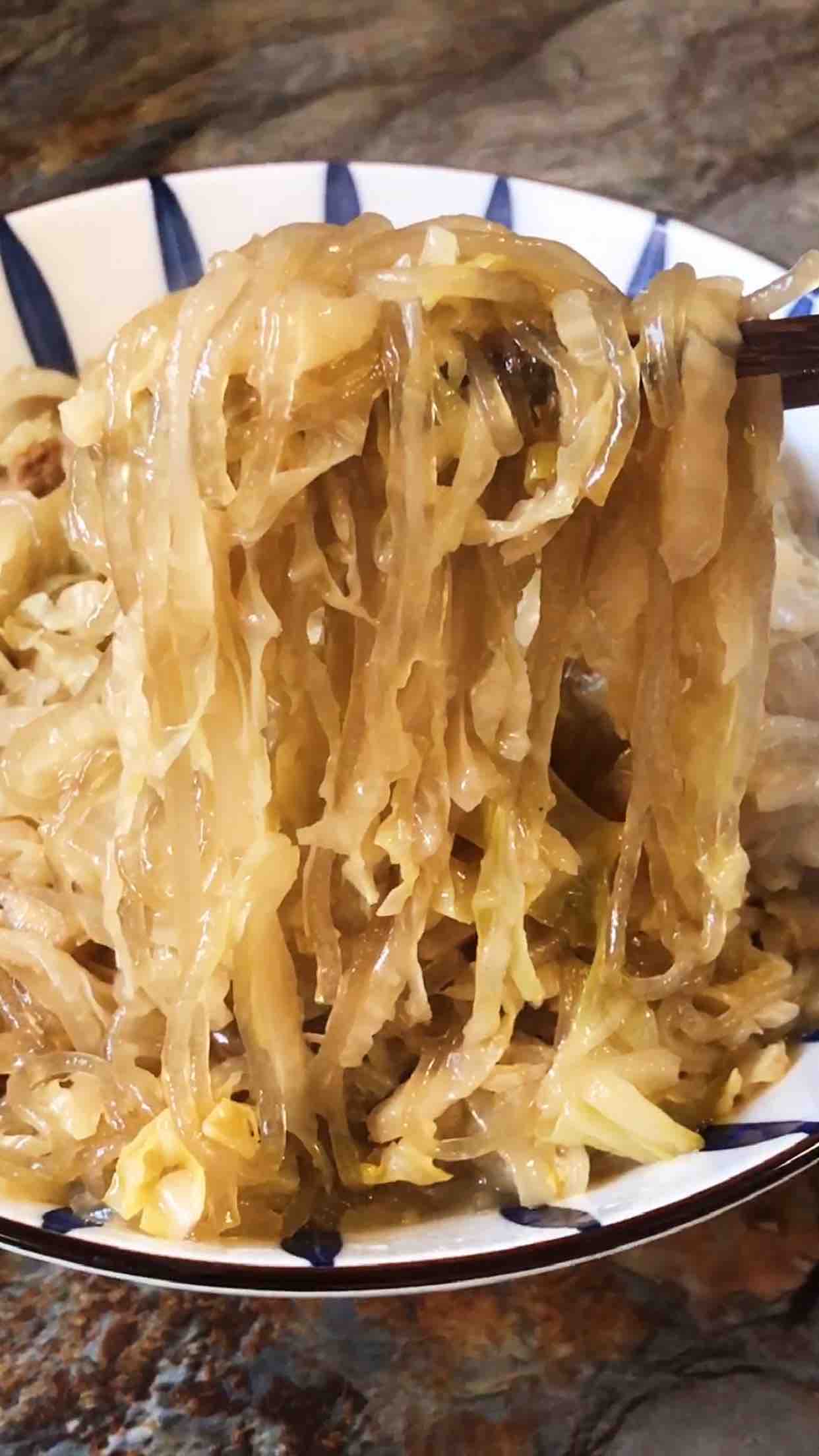 酸菜燉粉條地道東北菜的做法-酸味燉菜譜-易網(wǎng)健康養(yǎng)生網(wǎng) 酸菜燉粉條地道東北菜的做法-酸味燉菜譜