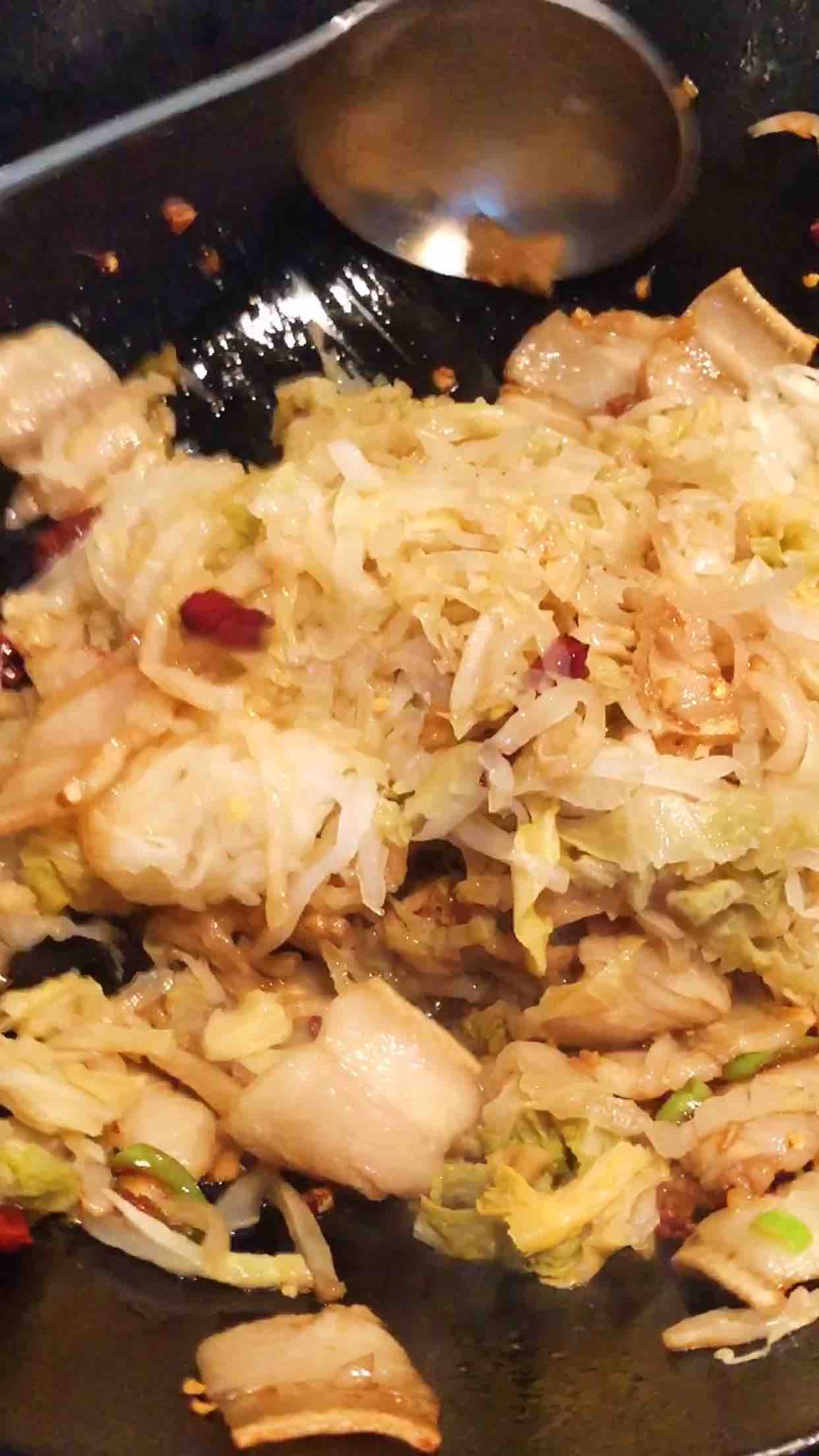 酸菜燉粉條地道東北菜的做法-酸味燉菜譜-易網(wǎng)健康養(yǎng)生網(wǎng) 酸菜燉粉條地道東北菜的做法-酸味燉菜譜