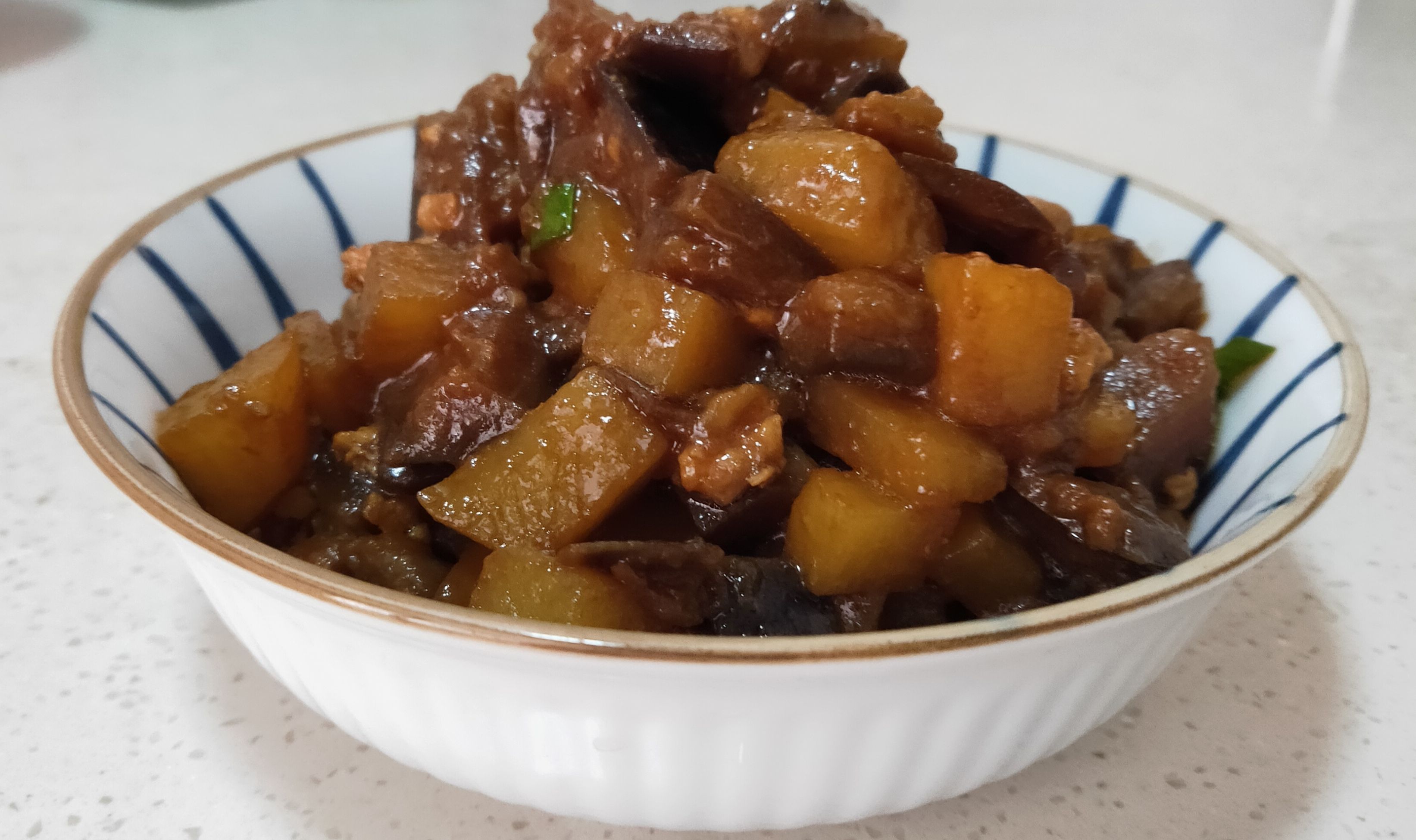 茄子燉土豆的做法-咸鮮味炒菜譜-易網健康養生網 茄子燉土豆的做法-咸鮮味炒菜譜