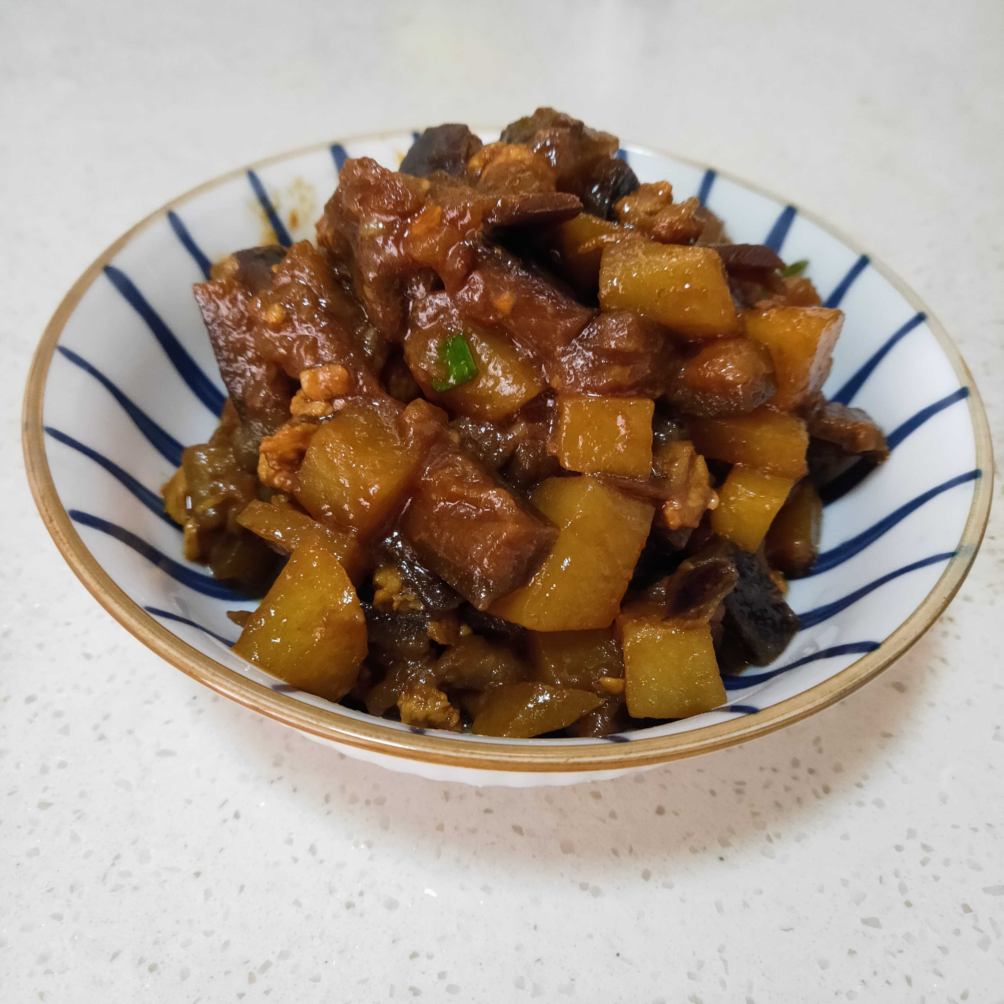 茄子燉土豆的做法-咸鮮味炒菜譜-易網健康養生網 茄子燉土豆的做法-咸鮮味炒菜譜