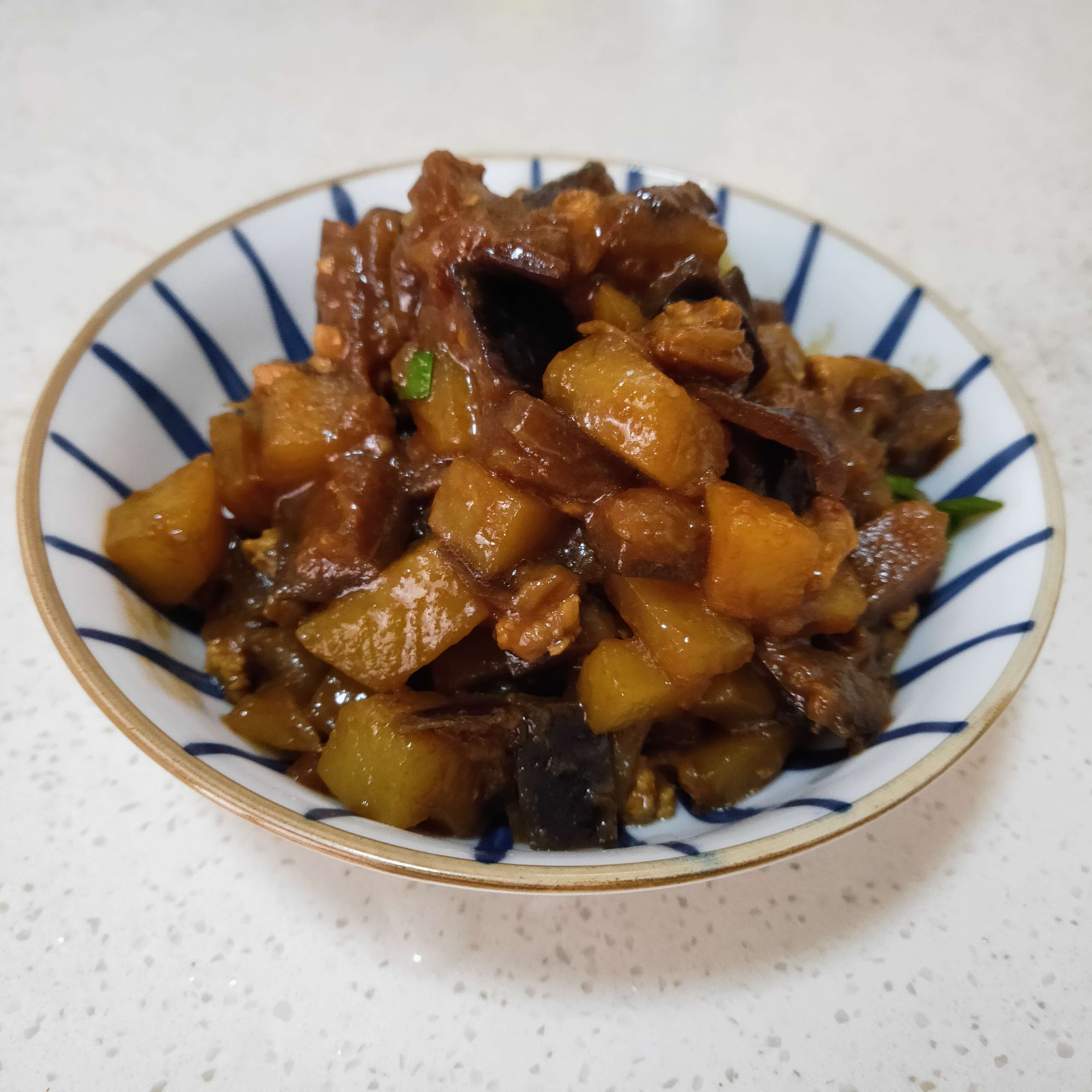 茄子燉土豆的做法-咸鮮味炒菜譜-易網健康養生網 茄子燉土豆的做法-咸鮮味炒菜譜