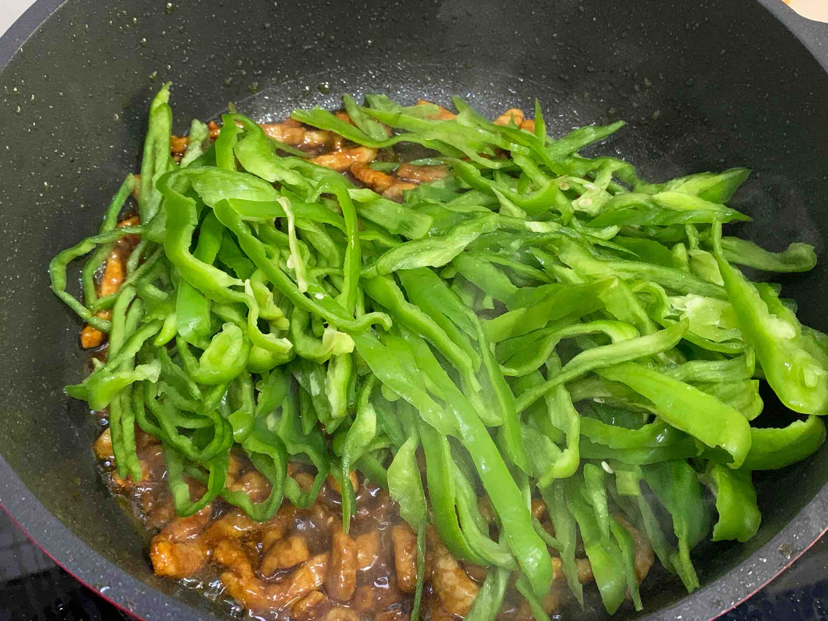 簡簡單單下飯菜：辣椒炒肉的做法-香辣味炒菜譜