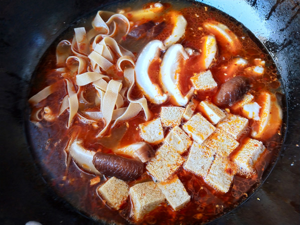 家庭版麻辣燙的做法-麻辣味煮菜譜-易網(wǎng)健康養(yǎng)生網(wǎng) 家庭版麻辣燙的做法-麻辣味煮菜譜