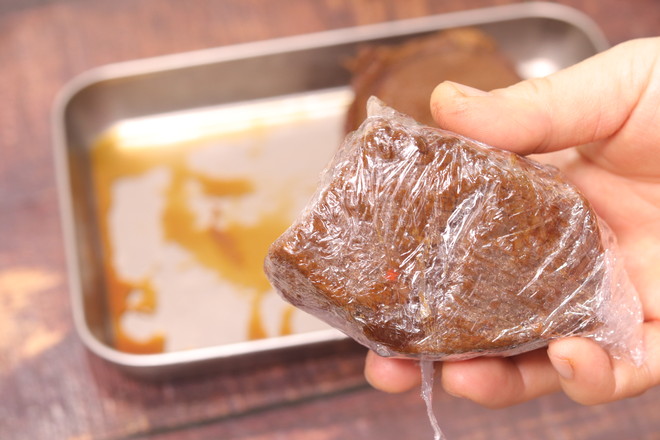 年夜飯必備鹵牛腱子！肉軟有嚼勁，上桌必光盤的做法-咸鮮味鹵菜譜