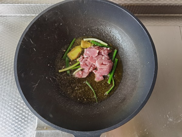 雙菇炒肉絲的做法-咸鮮味炒菜譜-易網(wǎng)健康養(yǎng)生網(wǎng) 雙菇炒肉絲的做法-咸鮮味炒菜譜