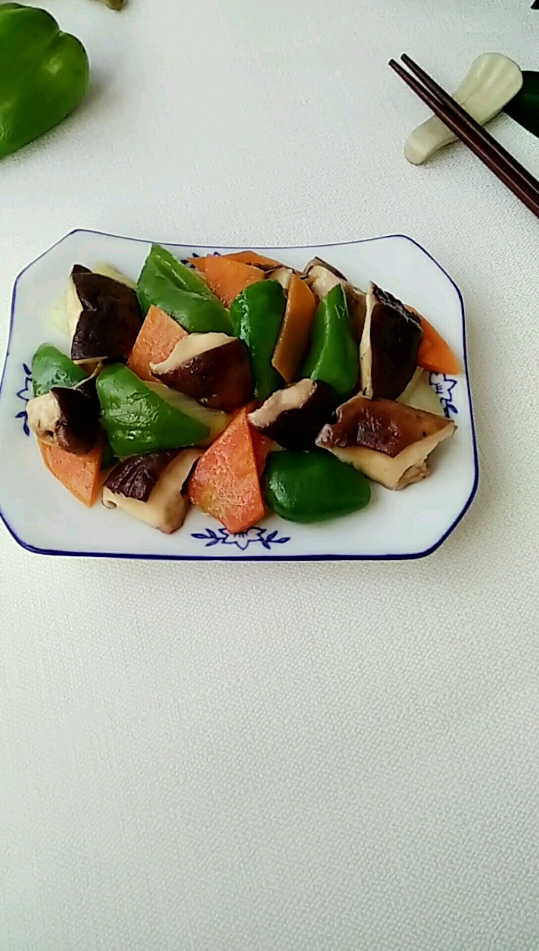 三色素炒低脂健康菜的做法-家常味炒菜譜-易網健康養生網 三色素炒低脂健康菜的做法-家常味炒菜譜