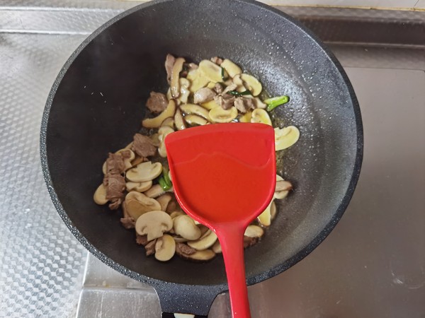 雙菇炒肉絲的做法-咸鮮味炒菜譜-易網(wǎng)健康養(yǎng)生網(wǎng) 雙菇炒肉絲的做法-咸鮮味炒菜譜