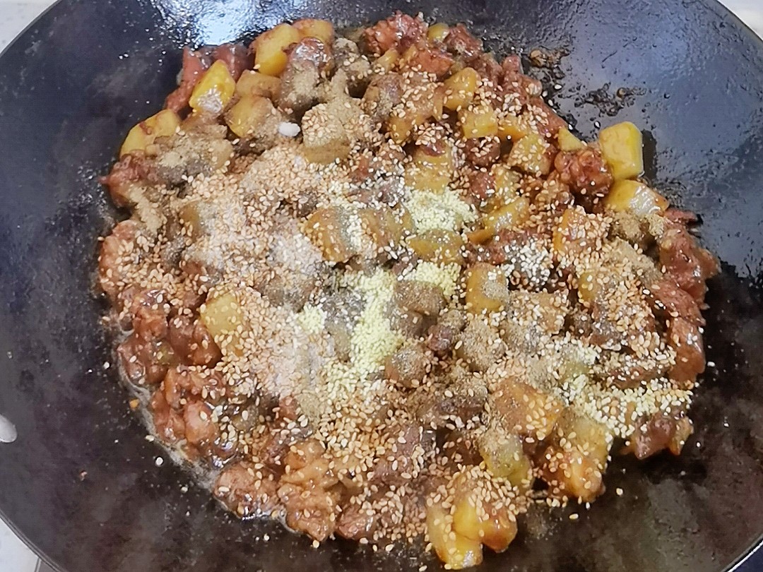 輕松年夜飯-孜然土豆牛肉,燒烤味解饞下酒又下飯的做法-其它口味炒菜譜-易網健康養生網 輕松年夜飯-孜然土豆牛肉,燒烤味解饞下酒又下飯的做法-其它口味炒菜譜