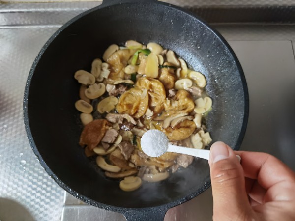 雙菇炒肉絲的做法-咸鮮味炒菜譜-易網(wǎng)健康養(yǎng)生網(wǎng) 雙菇炒肉絲的做法-咸鮮味炒菜譜