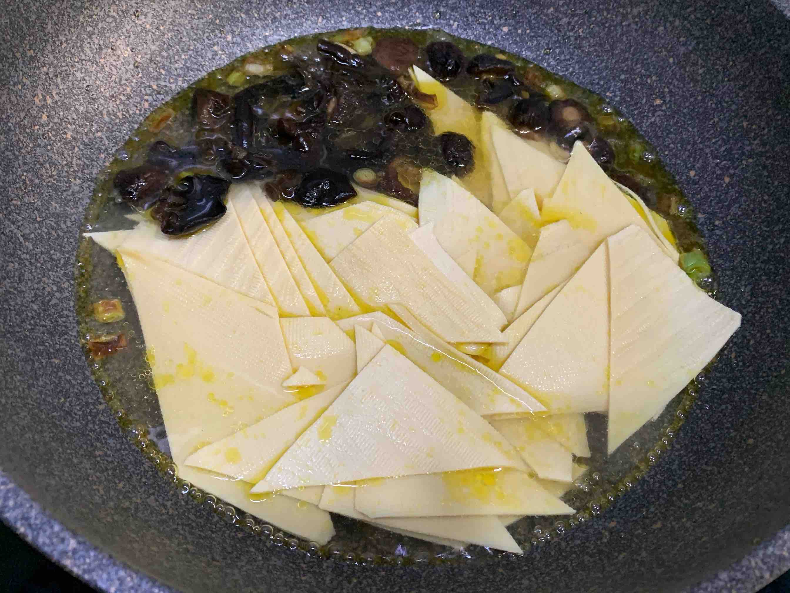 素菜也下飯??香辣燉豆皮的做法-香辣味燉菜譜