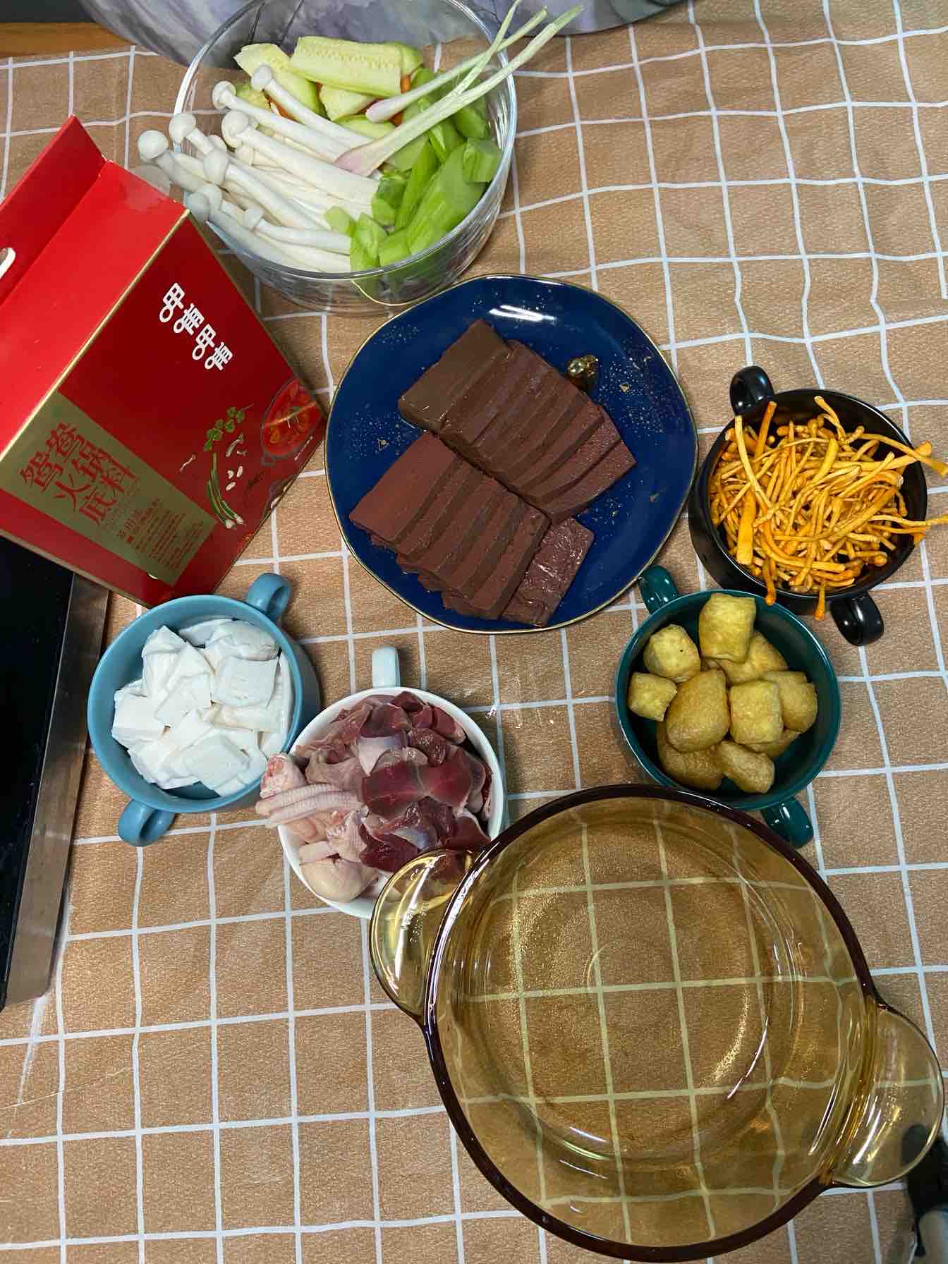 辣辣辣辣的麻辣大家族之毛血旺的做法-麻辣味煮菜譜-易網(wǎng)<a href=http://www.aoa7937.com/ target=_blank class=infotextkey>健康養(yǎng)生</a>網(wǎng) 辣辣辣辣的麻辣大家族之毛血旺的做法-麻辣味煮菜譜