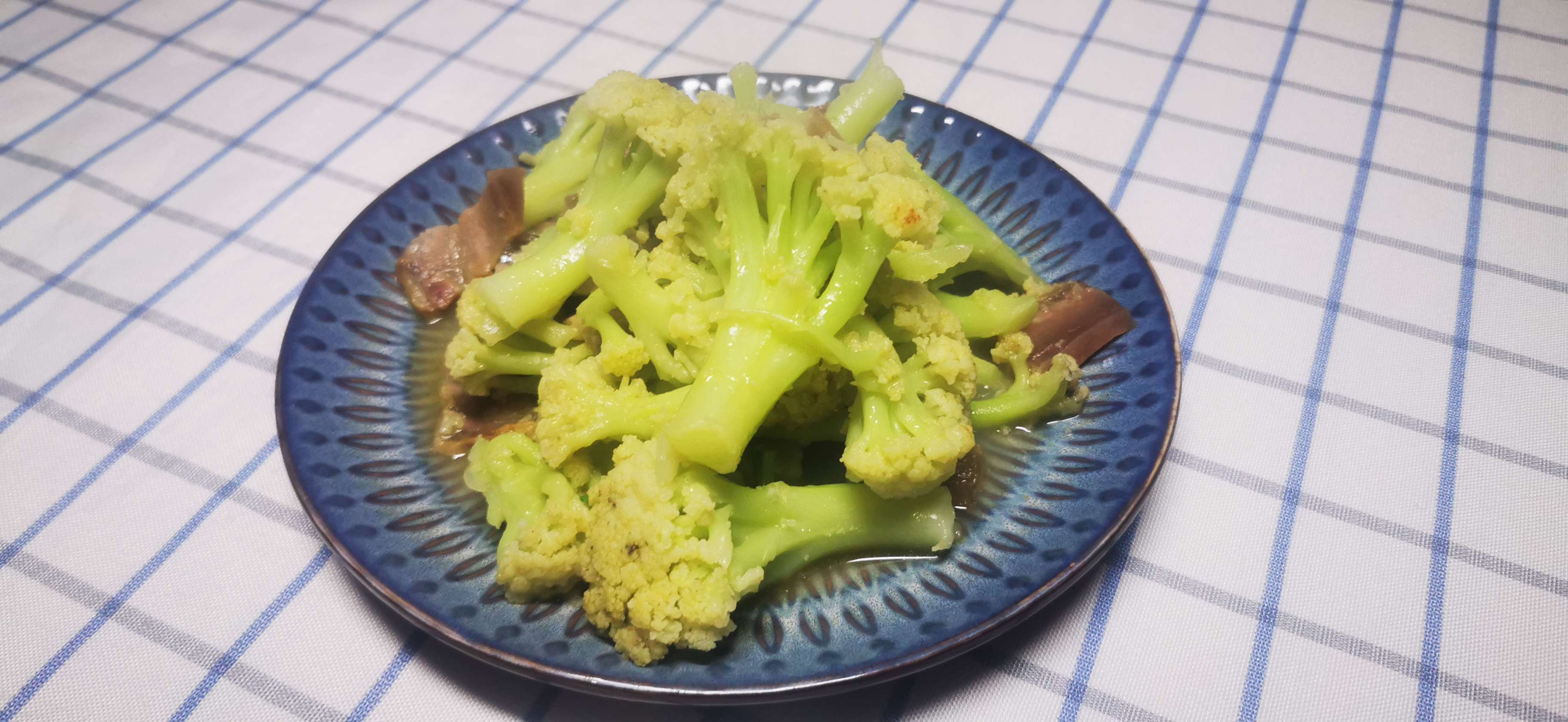 咸肉炒花菜的做法-咸鮮味燒菜譜-易網健康養生網 咸肉炒花菜的做法-咸鮮味燒菜譜