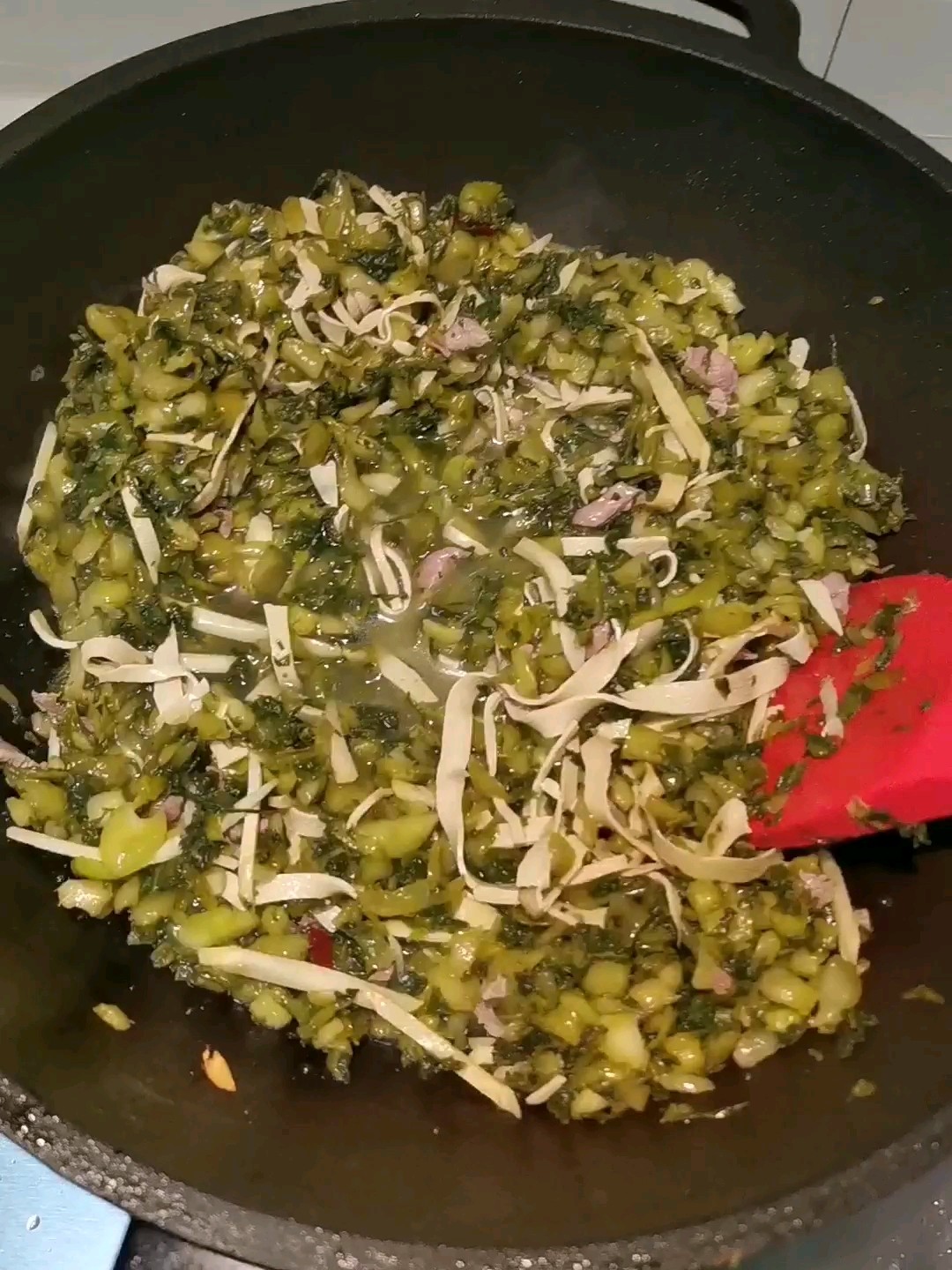 千張絲炒咸菜。的做法-家常味炒菜譜